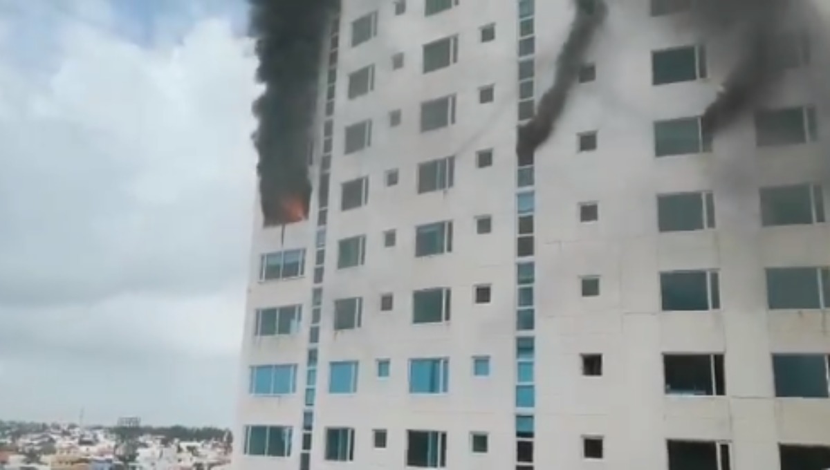 Se registra incendio en piso 19 de un edificio de Boca del Río, Veracruz (VIDEO)
