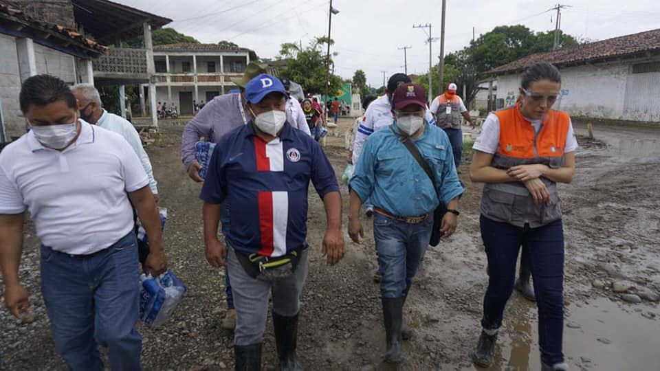 Entrega Gobierno del Estado de Veracruz 3 toneladas de apoyo humanitario al Totonacapan